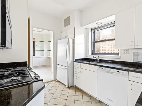 165 East 72nd Street image 5 of 11