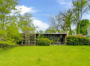 1211 Stratford Rd, Deerfield, IL 60015