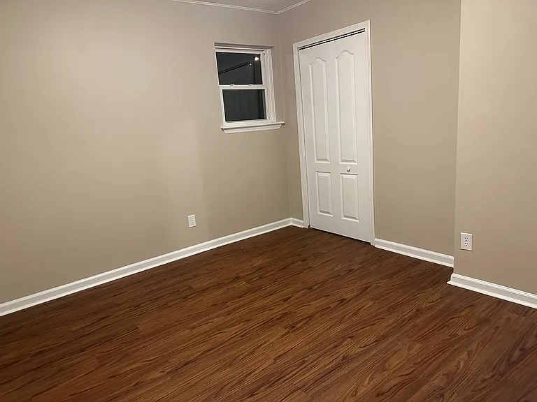 410 Savannah Ave — Photo 3
