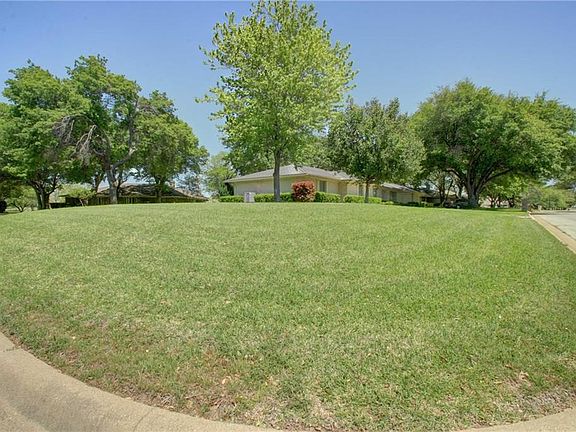 4th image of 5515 Oakmont Ln