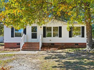 27 Tryon Ct W, Spring Lake, NC 28390