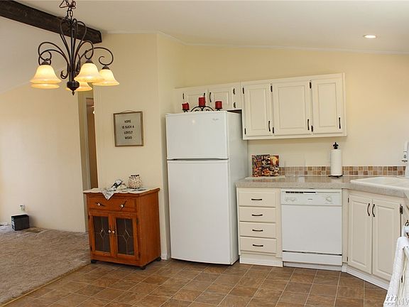 5th image of 22131 Cedarview Dr E