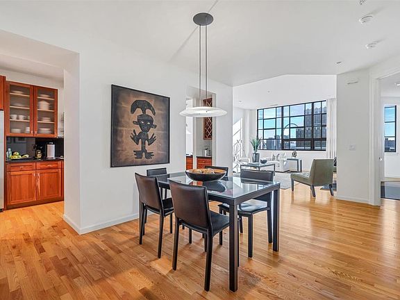 5th image of 400 S 14th St APT 1105