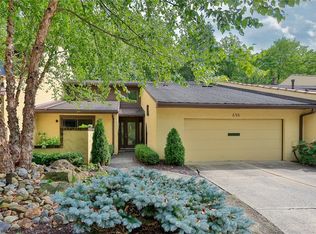 696 Hampton Ridge Dr, Akron, OH 44313