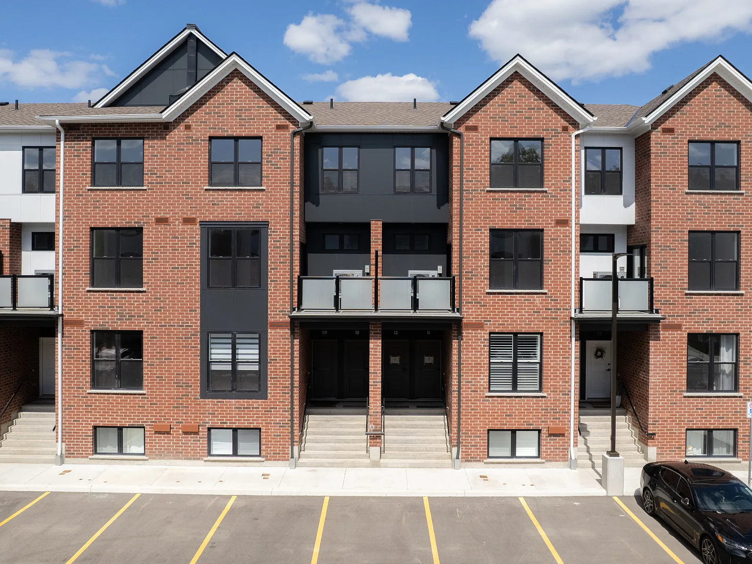 31 Mill Street Kitchener — Photo 1