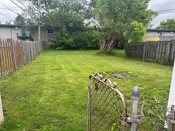 2nd image of 3593 Beaumont Dr #1