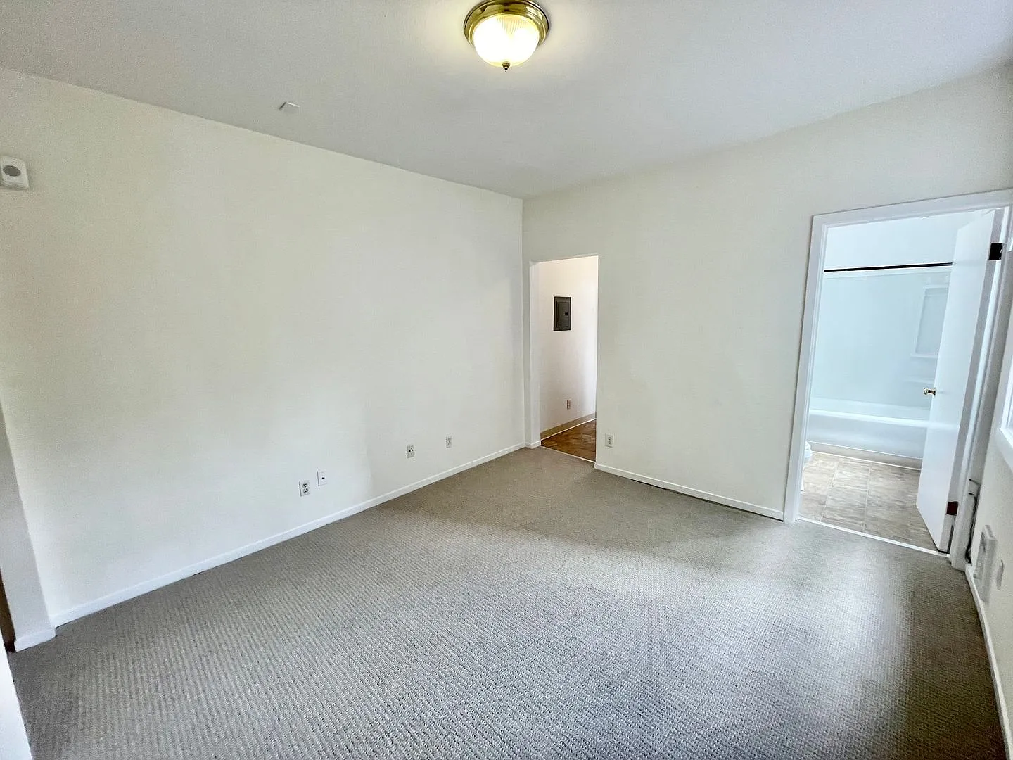 Spacious And Airy Studio Apartment In Hayes Valley!! Laundry! Progressive — Photo 2