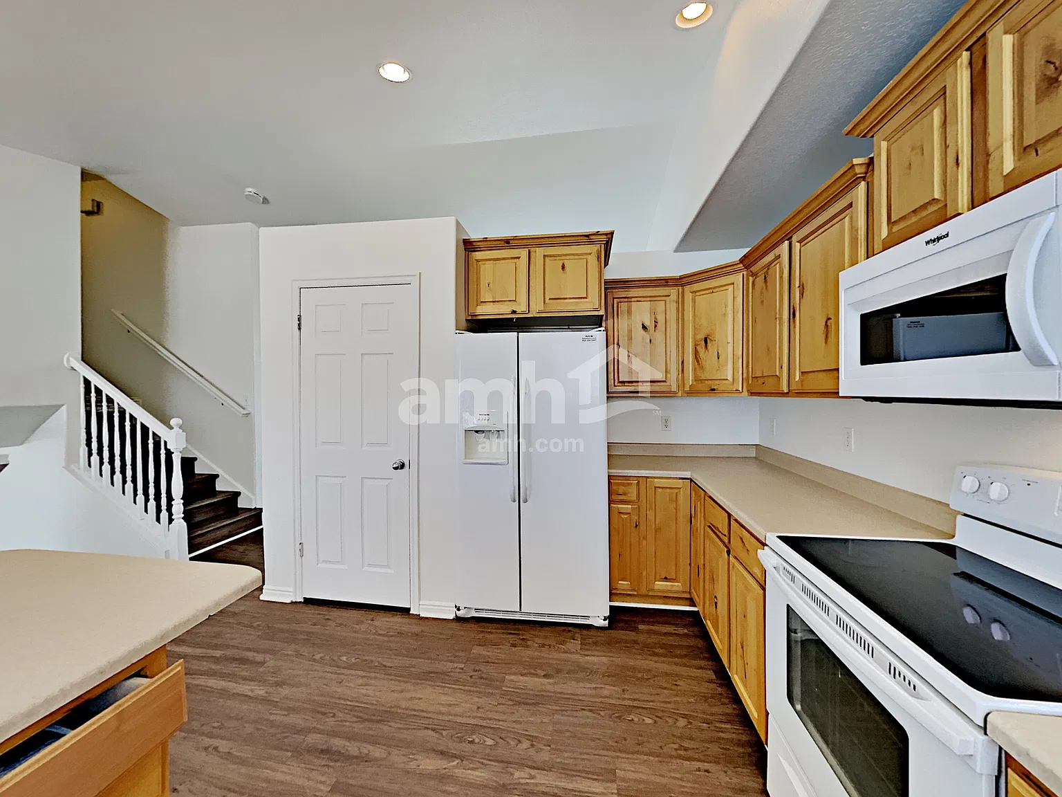 5 bed, 3.0 bath, 2076 sqft, $2,675 — Photo 3
