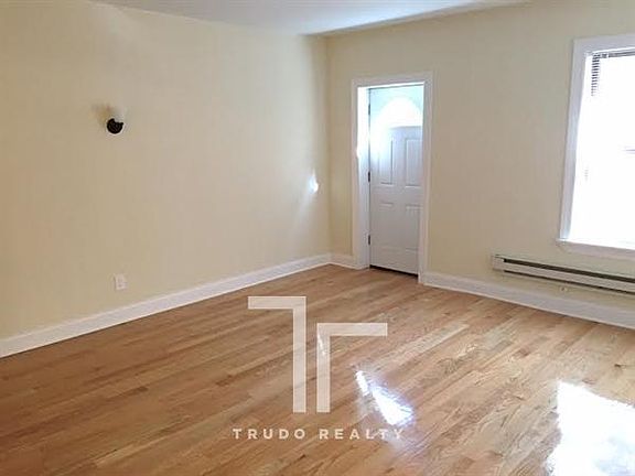 4th image of 1435 N Dearborn St APT 04A
