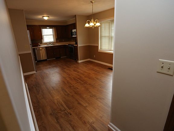 5th image of 26 Dogwood Pl
