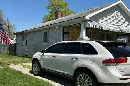 2nd image of 1516 E Indiana St