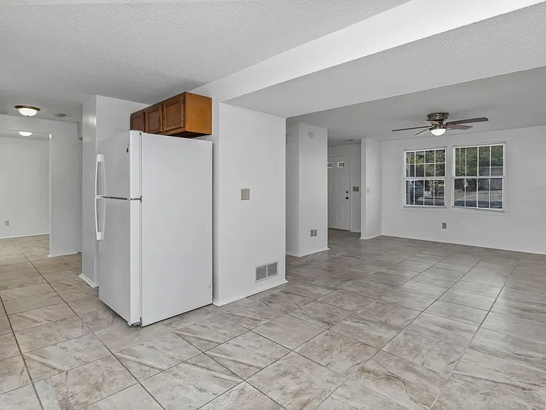 220 N Donar Dr — Photo 19