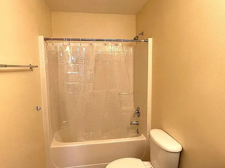 118 Pine Bluff Blvd W — Photo 4
