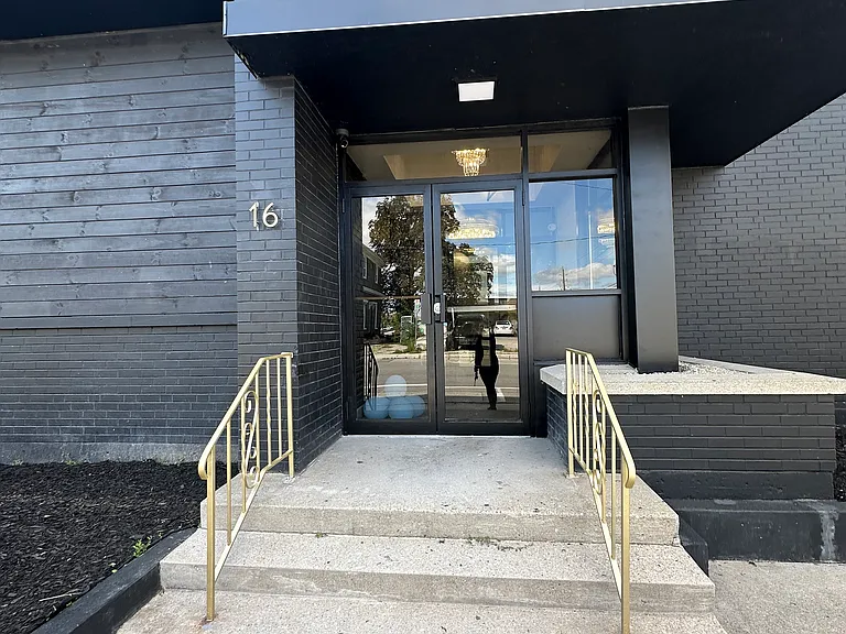16 Hincks St #7 — Photo 2