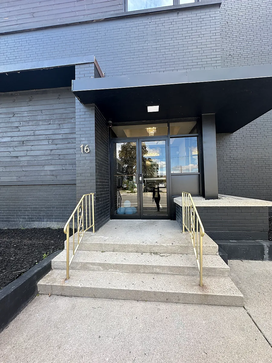 Building Photo - 16 Hincks St #7