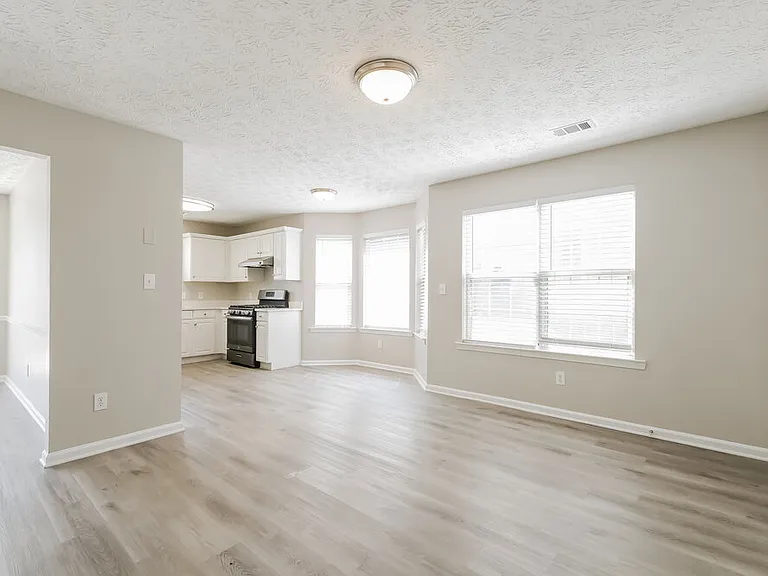 2060 Stoneoak Dr — Photo 6