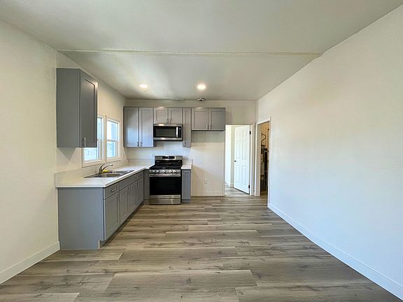 4th image of 860 W 47th St #1/2