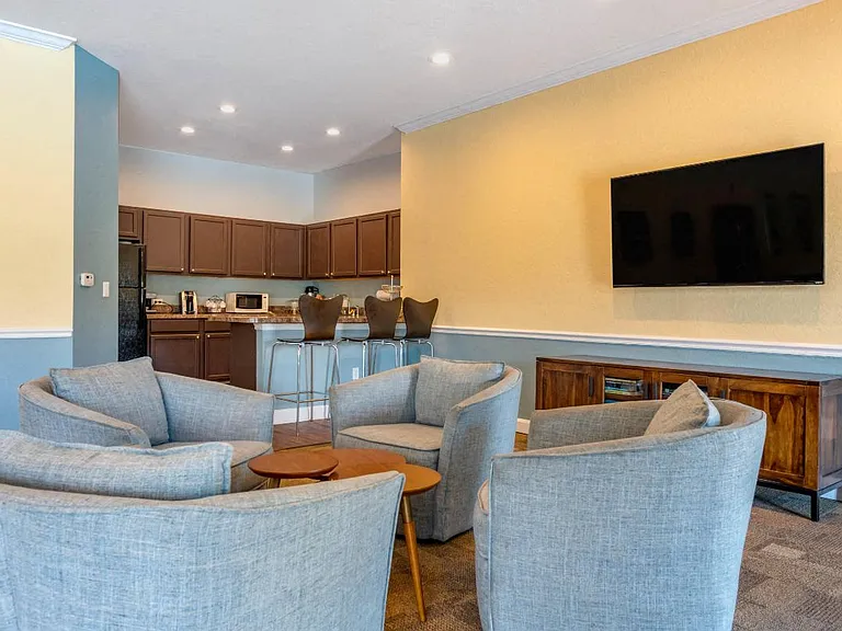 Tuscan Isle Apartments — Photo 13