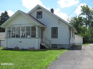 1738 S Oak Ave, Freeport, IL 61032