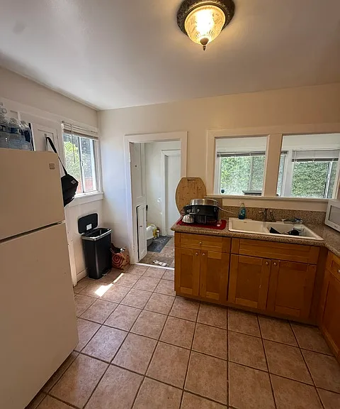 1047 N Rose Ave — Photo 8
