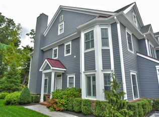 9 Barrister Ct, Fair Lawn, NJ 07410