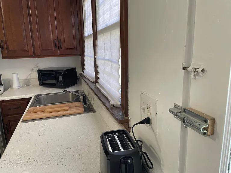 1007 E Unaka Ave #2 — Photo 10