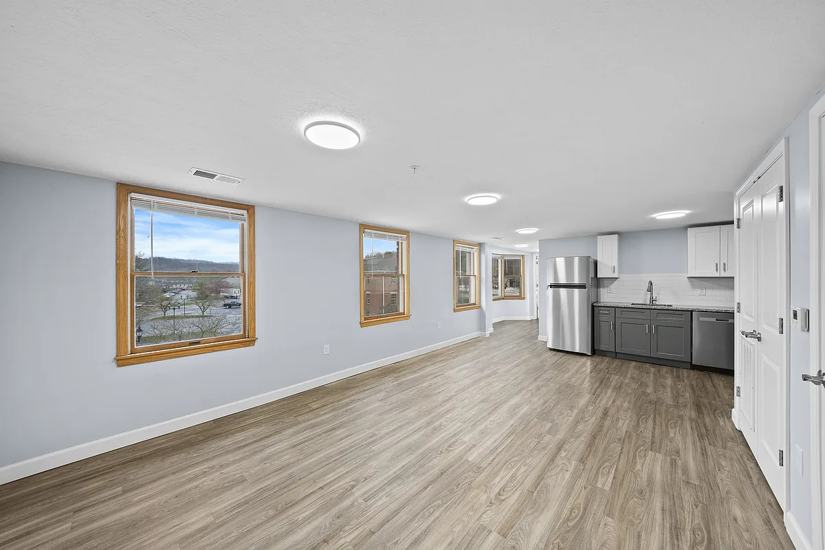 Building Photo - 1735 Merriman Rd #301