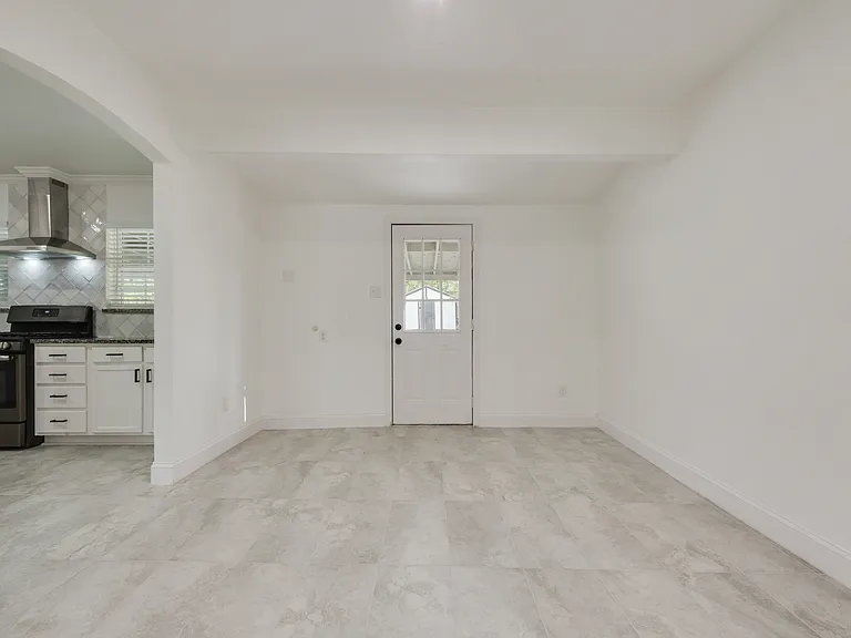 1104 Belvedere Dr — Photo 9