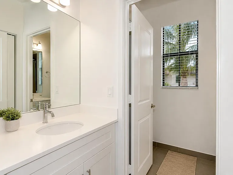 4822 NW 56th Ct — Photo 34