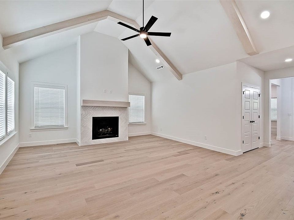 1st image of 267 Kinross Dr