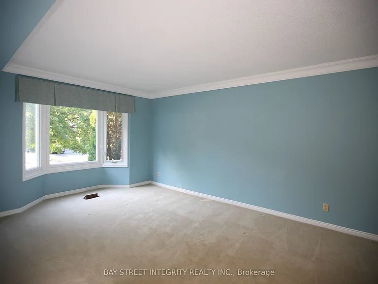 1906 Stoneybrook Ct — Photo 3