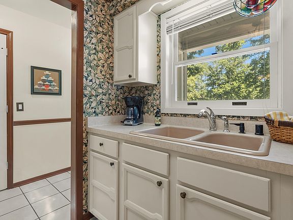 4th image of 20 Orantes Pl
