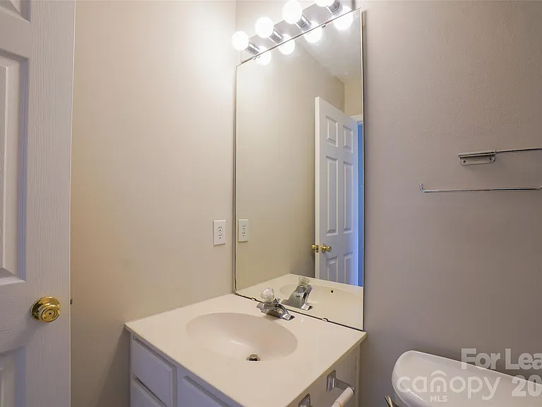 2411 Normancrest Ct — Photo 11