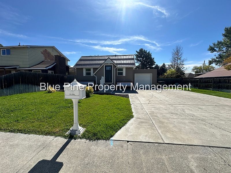 1st image of 624 College St