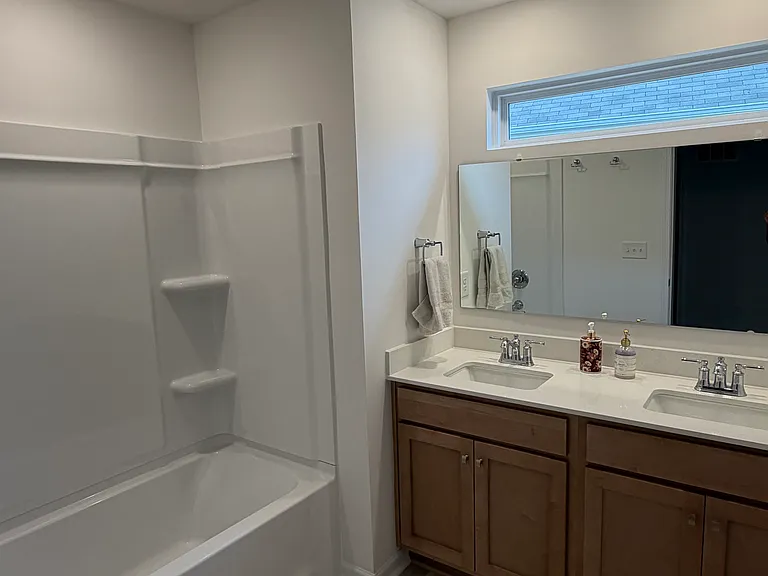 3165 Lilac Grove Dr — Photo 2