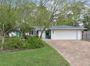 700 Azalea Ct, Mount Dora, FL 32757