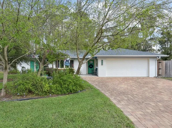 700 Azalea Ct, Mount Dora, FL 32757