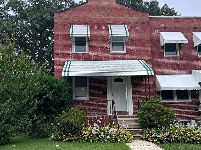8675 Oak Rd — Photo 1