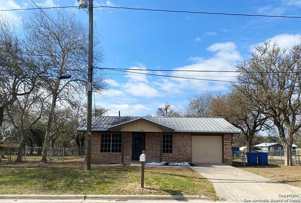 1st image of 1205 N Live Oak