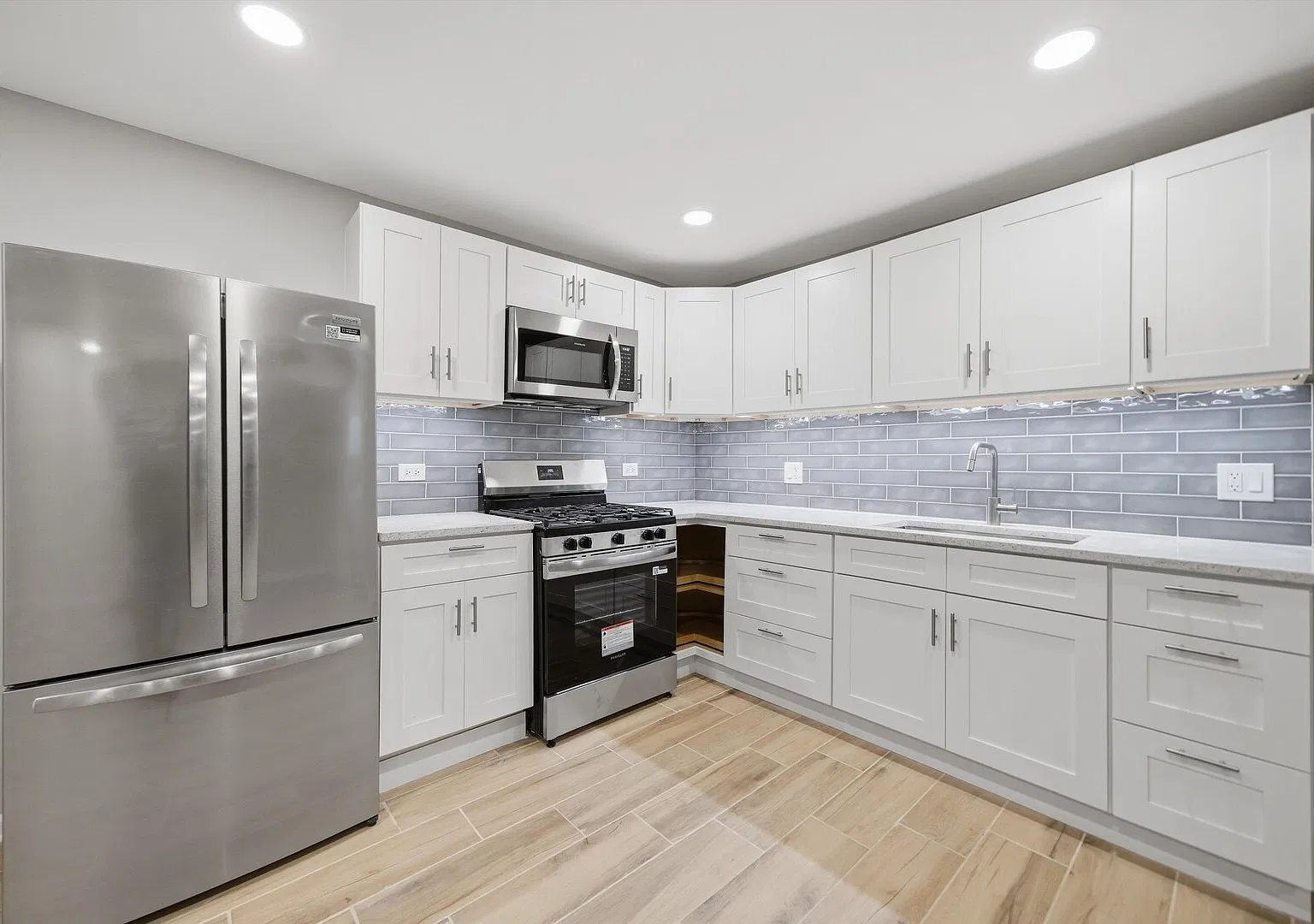 2 bed, 900 sqft, $1,900 — Photo 4