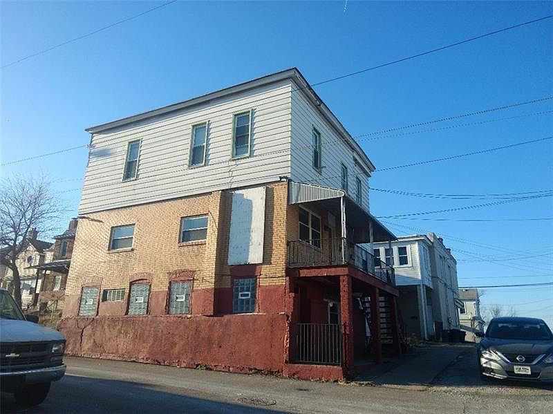 2nd image of 2008 Maple St