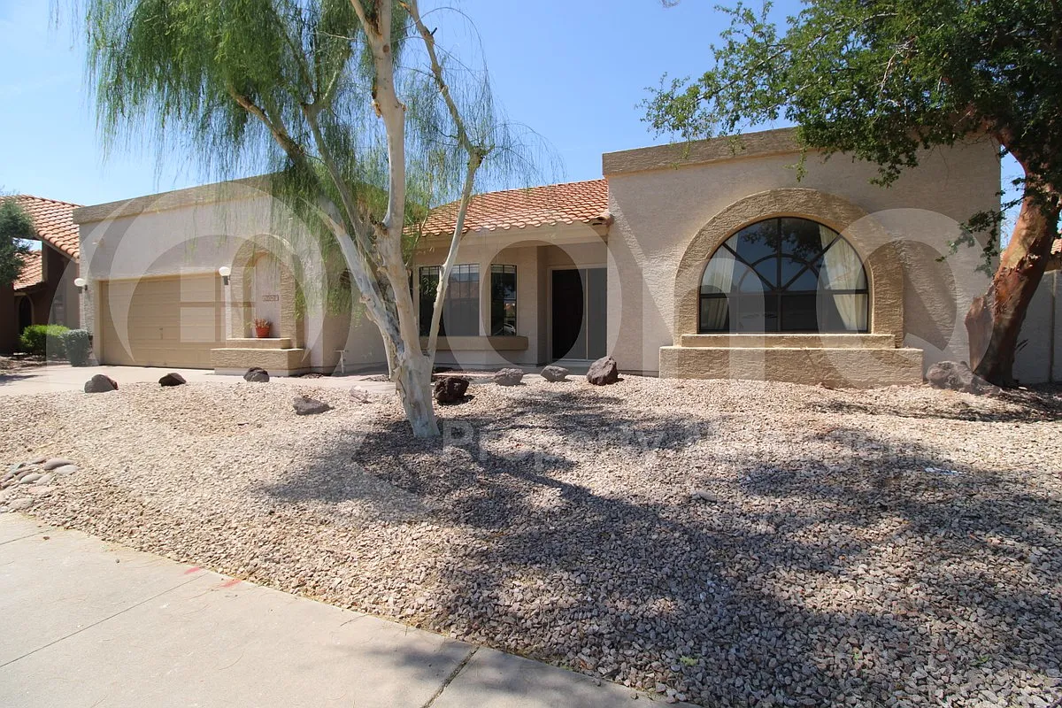 Building Photo - 1047 W Lakeridge Dr