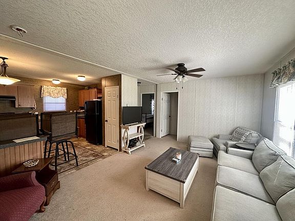 3rd image of 704 Catfish Dr