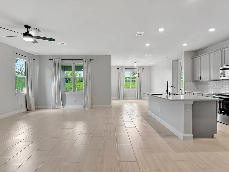 8606 Dahlia Cir — Photo 4