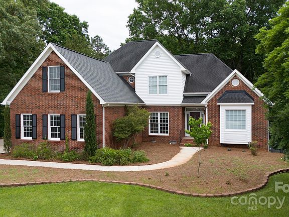 2nd image of 2823 Arrowwood Ln