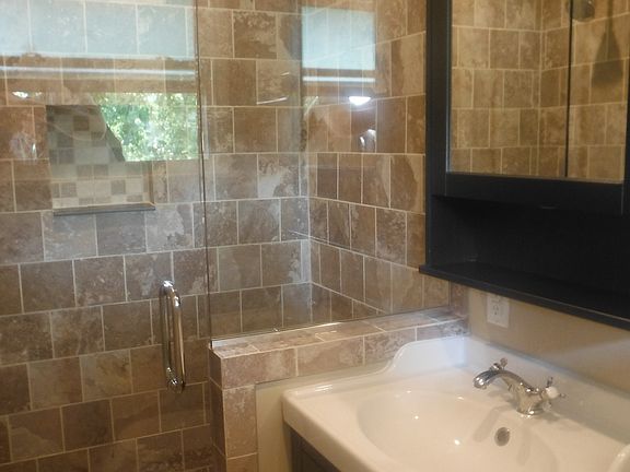 2nd image of 2220 Robin Dr