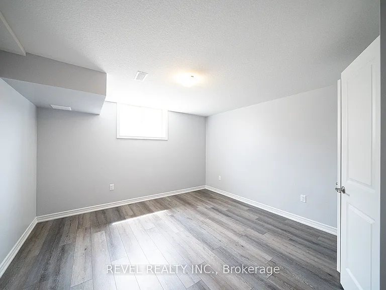 31 Mair Ave #LOWER — Photo 9
