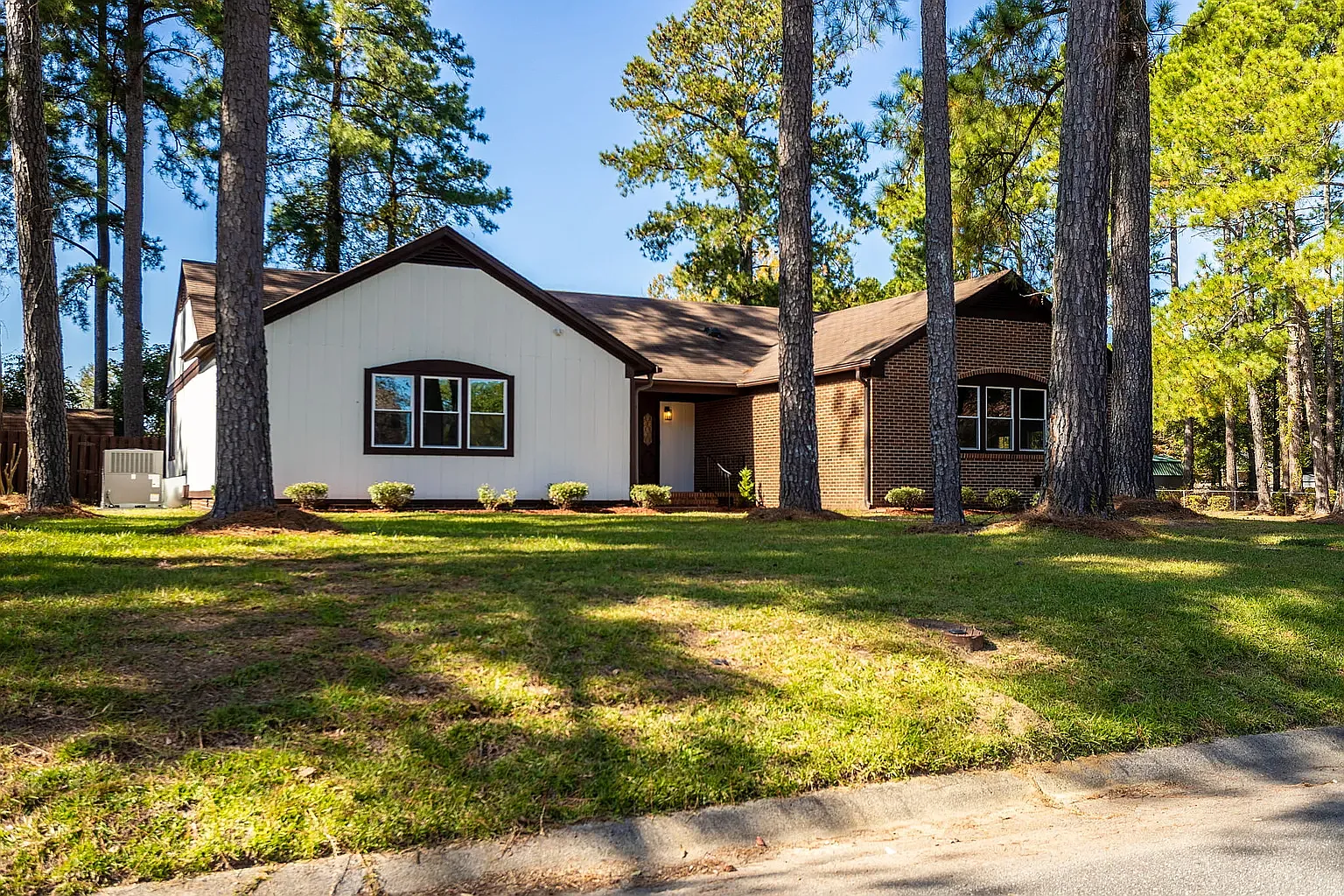 4 bed, 2888 sqft, $2,200 — Photo 2