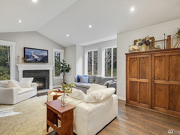 5th image of 8583 Cherry Orchard Ln NE