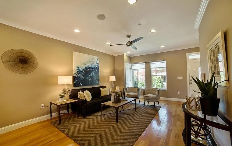 4 bed, 3.5 bath, 1908 sqft, $4,449 — Photo 2